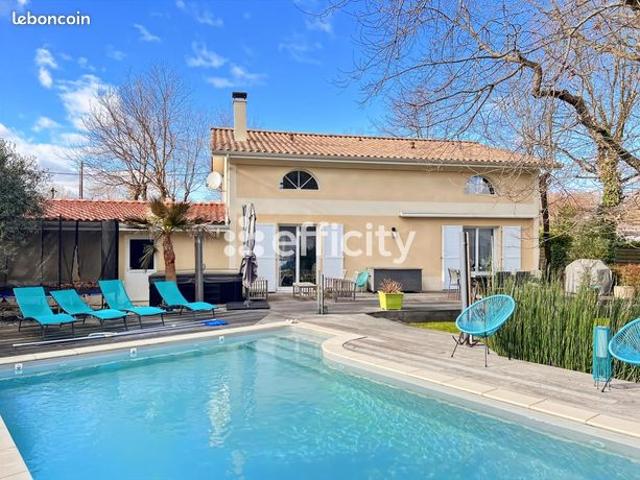 Villa 14 pièces 280 m²