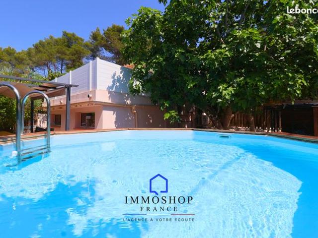 Villa 14 pièces 365 m²