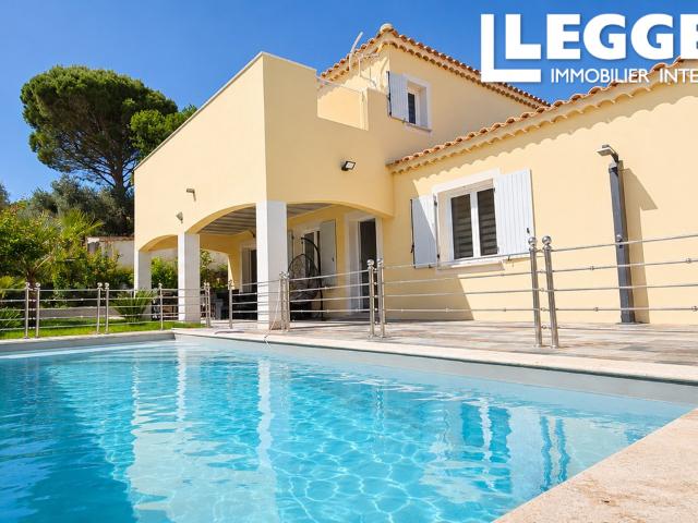 Villa 151m², 4 chambres à vendre à Saint Nazaire, Gard, avec piscine. DPE A. Terrain: 700 m²