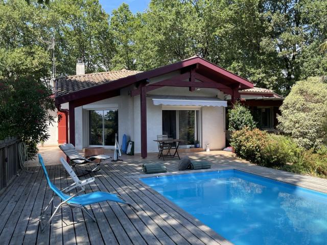 Villa 152 m2 avec piscine sur terrain paysagé 3724 m2 152m² Poyartin