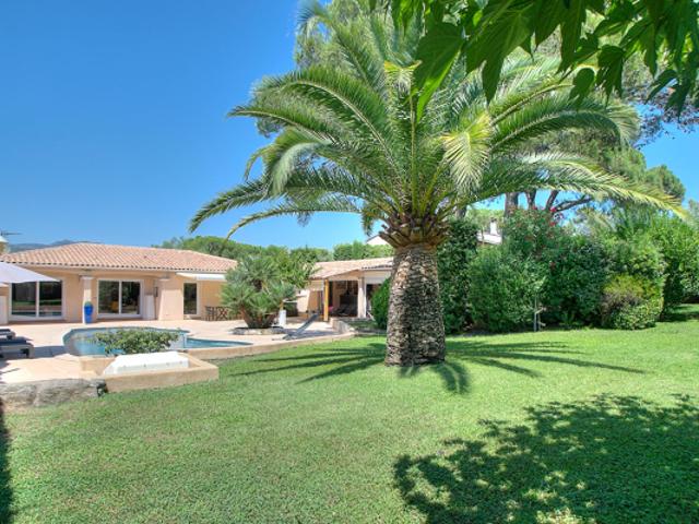 VILLA 154 M2 4 CHAMBRES, PISCINE AU PIED DE L'ESTEREL SAINT RAPHAEL