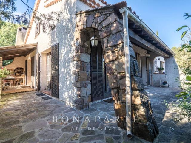 Villa 155 m² à rénover 132m² Saint Raphaël