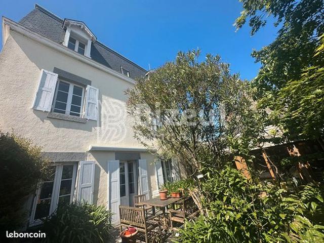 Villa 15 pièces 243 m²