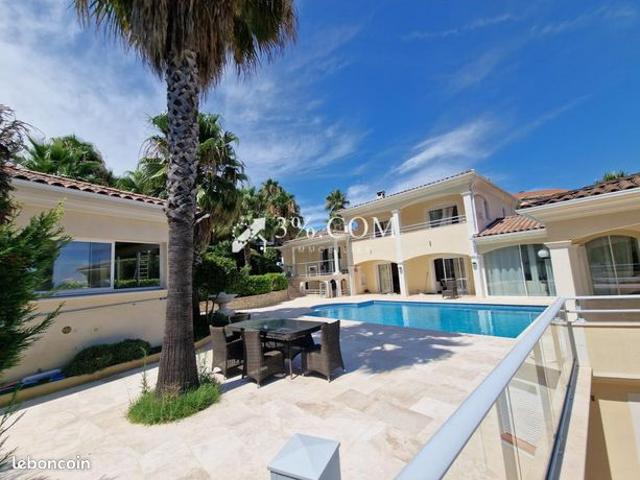 Villa 15 pièces 300 m²