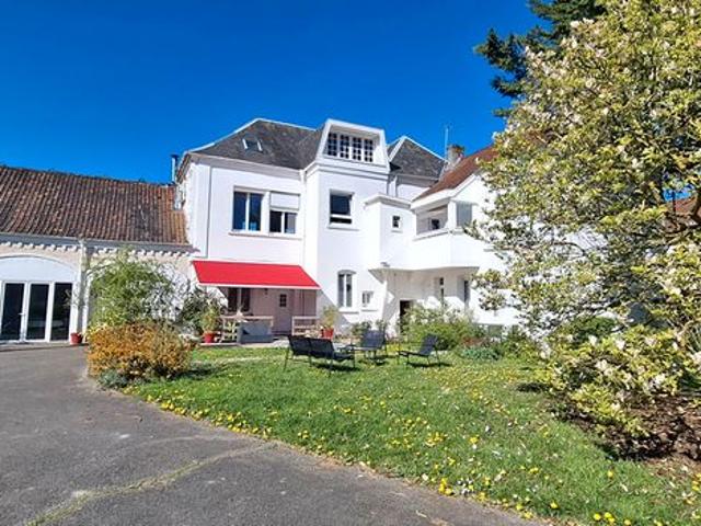 Villa 15 pièces 376 m²