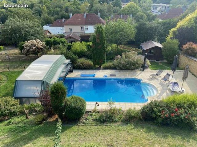 Villa 15 pièces 400 m²