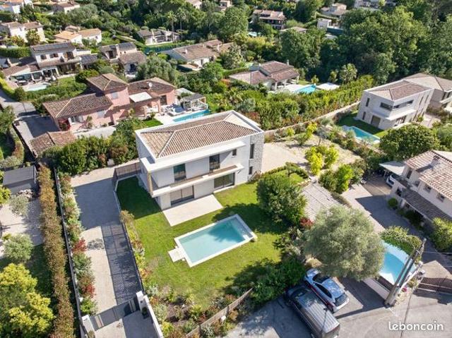 Villa 15 pièces 500 m²