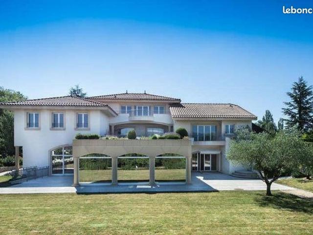 Villa 15 pièces 750 m²
