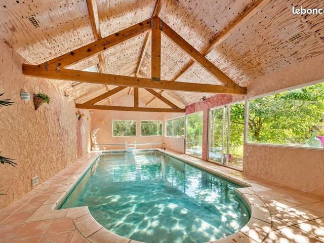 Villa 16 pièces 315 m²