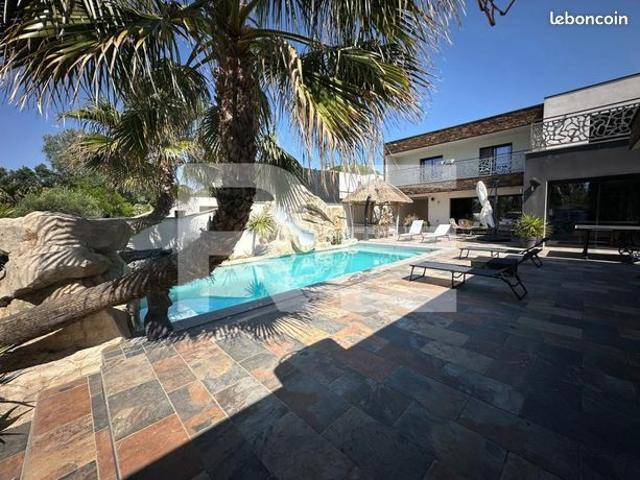 Villa 16 pièces 317 m²