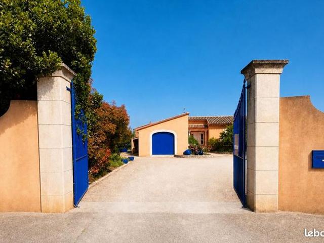 Villa 16 pièces 322 m²