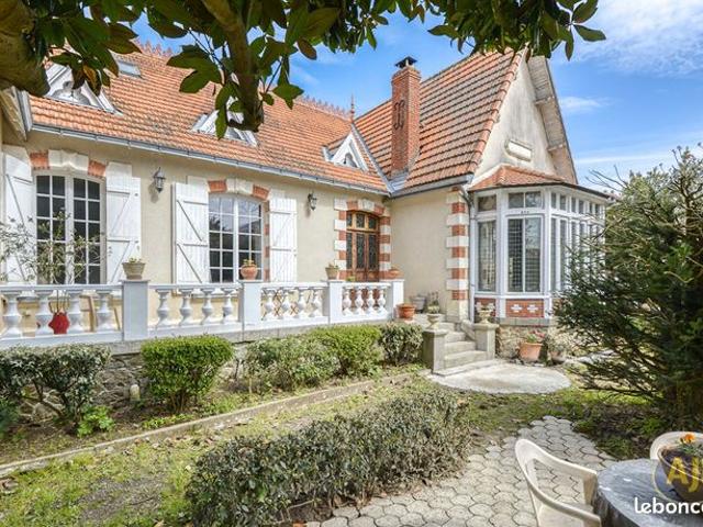 Villa 16 pièces 475 m²