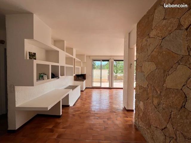 Villa 174 m² composée de 2 appartements indépendants 1320 m² jardin