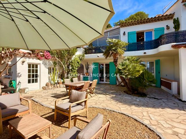 VILLA 174M² COMPRENANT 9 PIECES AVEC APPARTEMENTS INDEPENDANTS, BELLE VUE DEGAGEE, PROCHE DES PLAGES ET DES COMMERCES DES ISSAMBRES
