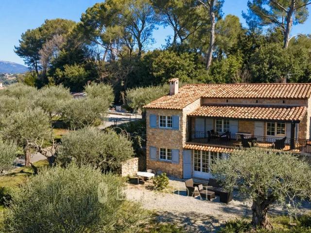 Villa 183 m2 vue jardin 4600 m2 de terrain