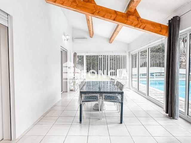 VILLA 196m2 au coeur de Saint Gely di Fesc avec piscine et dependance.