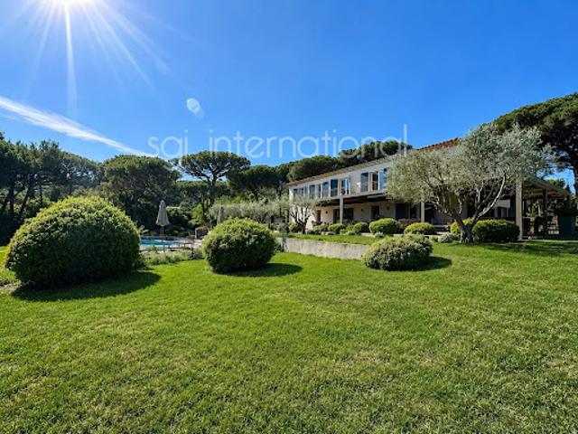 Villa avec piscine et jardin