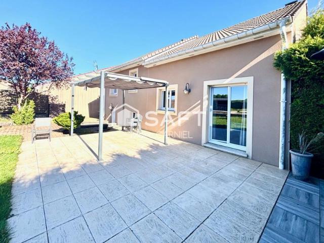 Villa 2009 128m2, 7 parkings, piste pétanque & bar extérieur: vue sur les champs !
