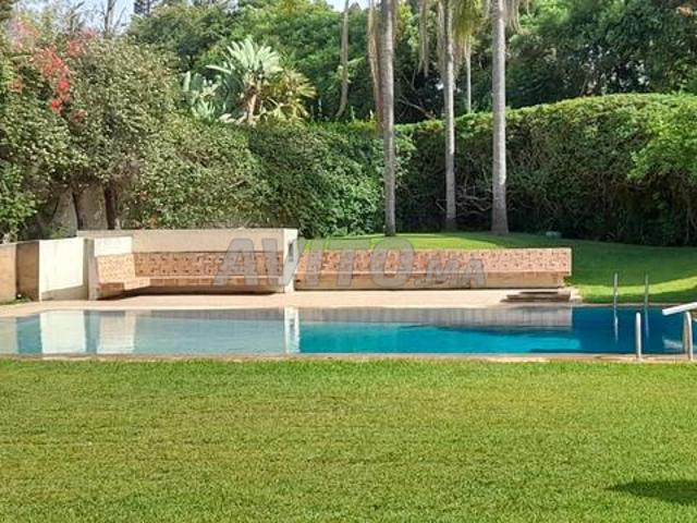 Villa 2000m² deux façades aux Ambassadeurs