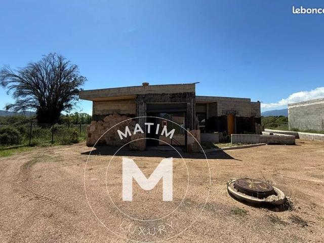 Villa 200 m² Lecci