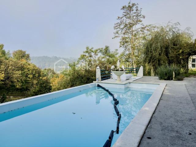 Villa 200 m² – Piscine à débordement – Terrain 2 500 m² – Aucun vis à vis
