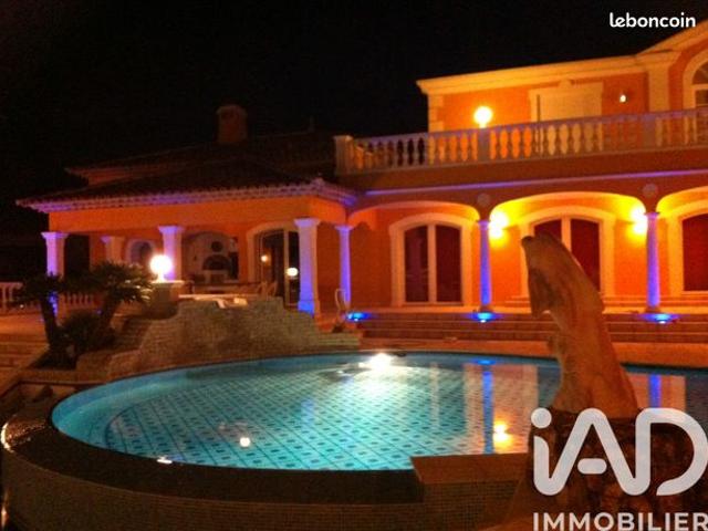 Villa 20 pièces 630 m²