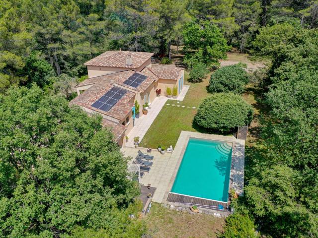 Villa 210M2 5 Chambres Sur Terrain 12.000M2 Avec Piscine 210m² Draguignan