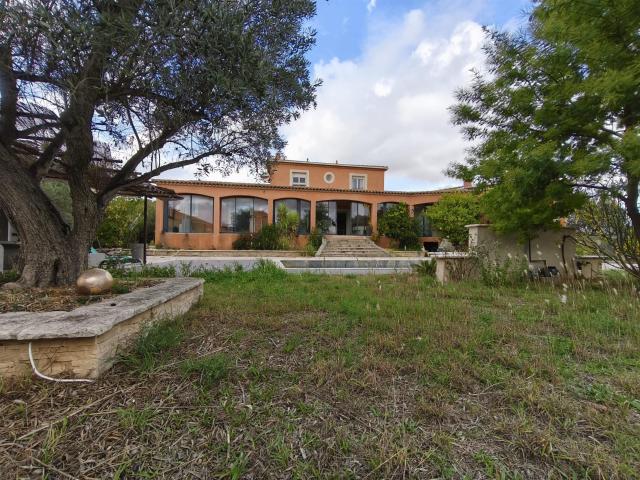 Villa 22O m2, vue dégagée, piscine & terrain de 1800 m2 220m² Brignac