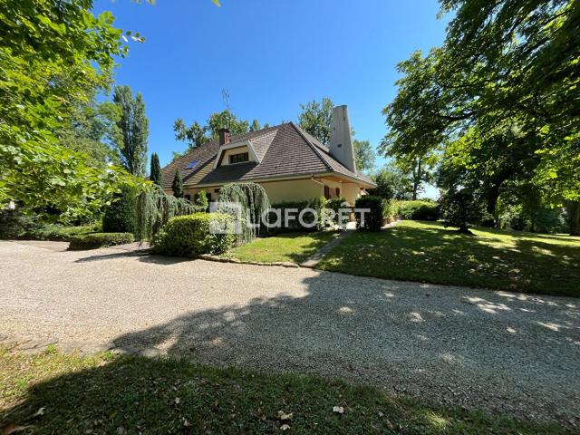 Villa 234 m² à Louhans sur plus de'1 hectare de terrain 234m² Louhans
