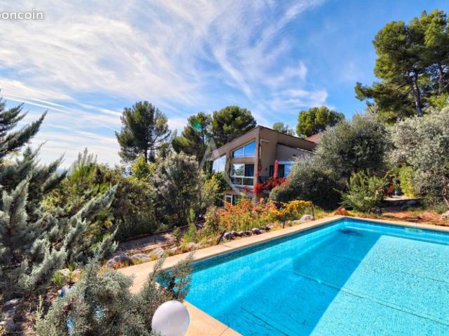 Villa 27 pièces 394 m²