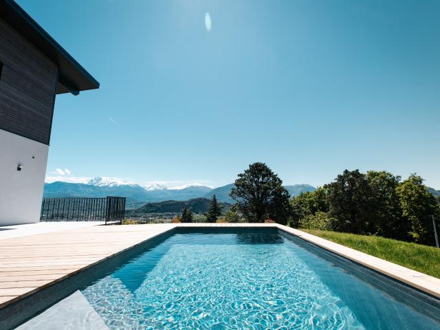 VILLA 250m2 Exceptionelle I DPE A • Vue exceptionnelle sur les Alpes • Piscine • 248 m2 habitables • Apparteme