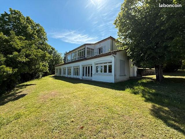 Villa 25 pièces 550 m²