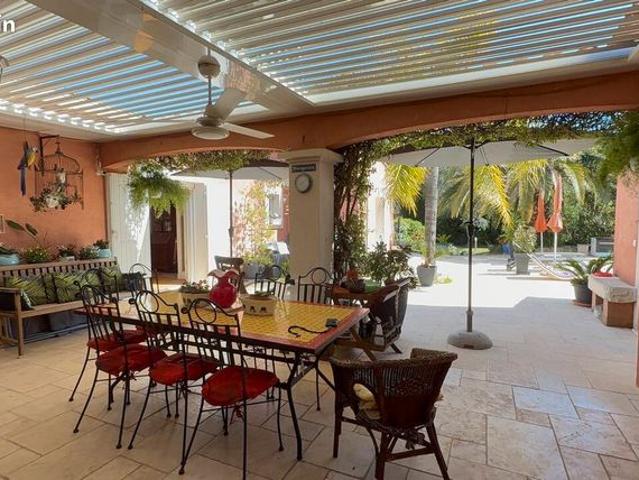 Villa 6 pièces 260 m²