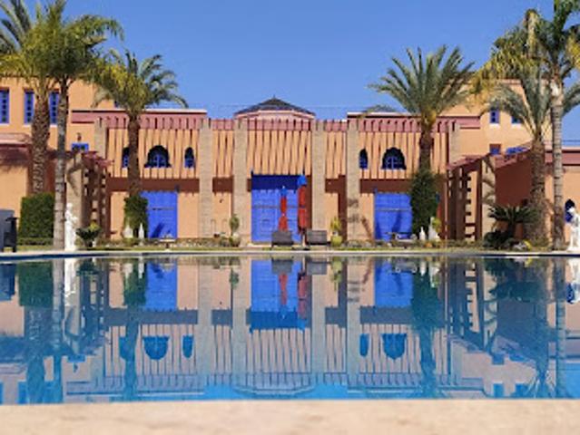 Villa avec piscine et jardin