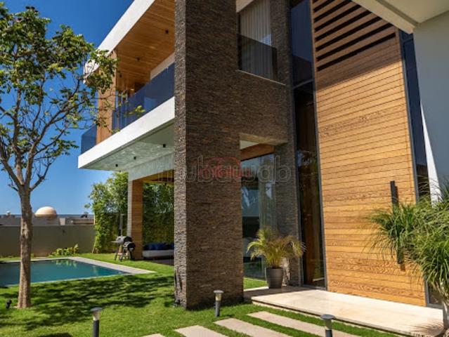 Villa avec piscine et jardin