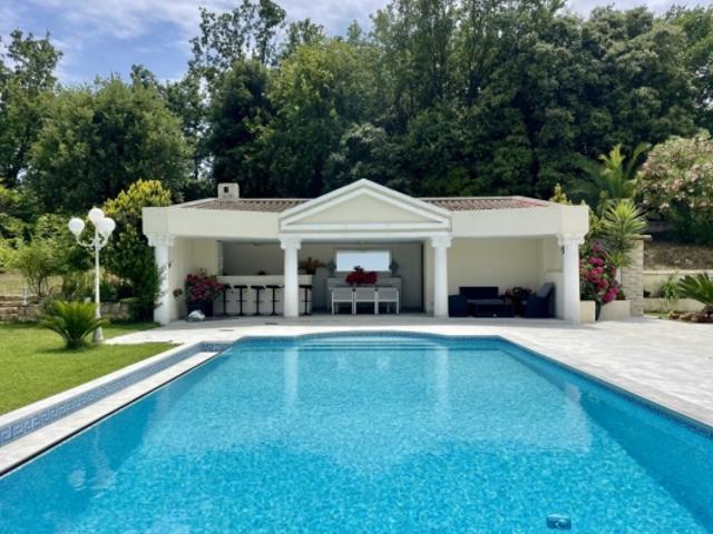 VILLA 280 M2 8 PIÈCES