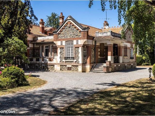 Villa 288 m² Carbonne