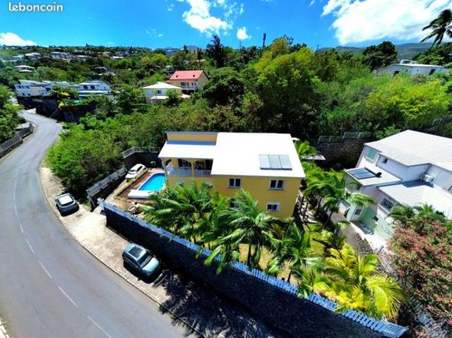 Villa 289 m² + piscine – 2 logements indépendants – 7 pièces La Possession