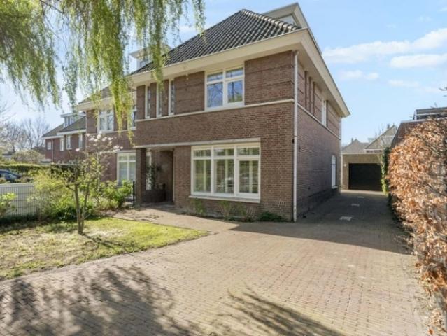 Villa, 2 onder 1 kapwoning te huur in Den Haag