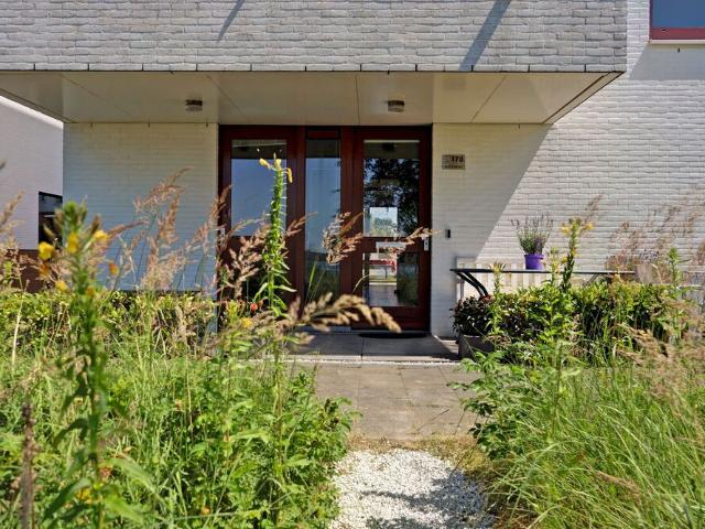 Villa, 2 onder 1 kapwoning te huur in Rotterdam