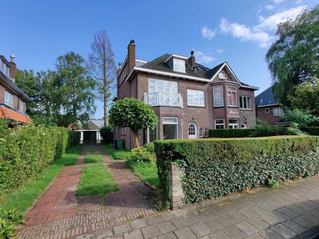 Villa, 2 onder 1 kapwoning te huur in Wassenaar