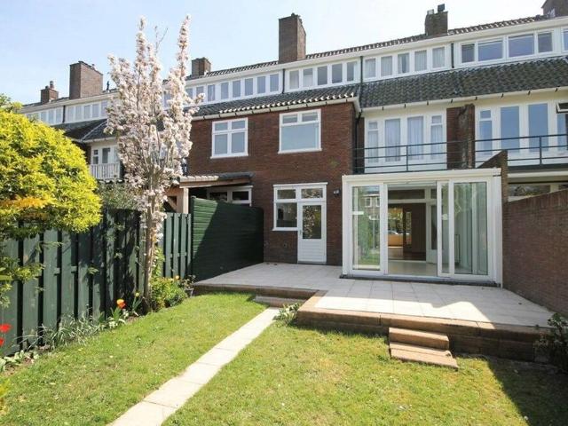 Villa, 2 onder 1 kapwoning te huur in Wassenaar