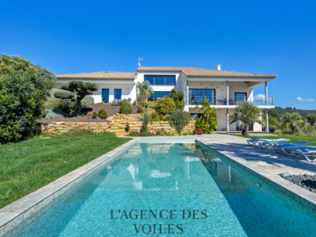 Villa 300m2 sur une parcelle de 2 500m2