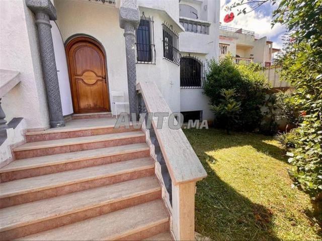 Villa 326 m avec piscine près hôtel zaki