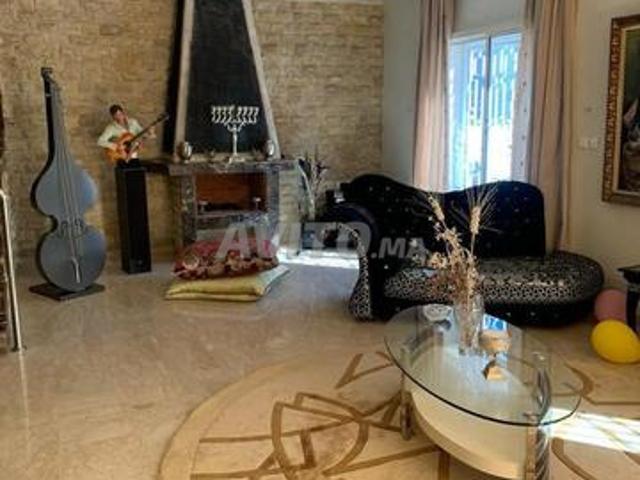 Villa 350m2 à vendre à Hay Riad