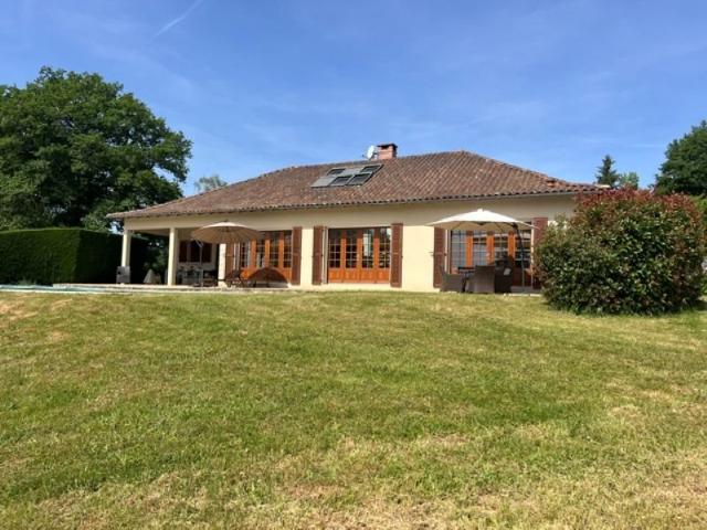 Villa 3 chambres sur un grand parc avec vue, endroit calme 180m² Vayres