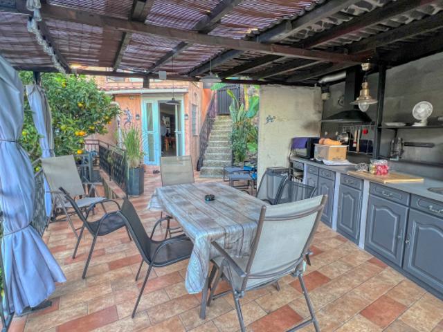 Villa 3 étages avec vue mer, jardin et terrasse à quelques minutes de Monaco