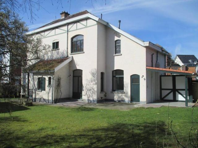 Villa 3 façades de charme rénovée sur le plateau de Stockel