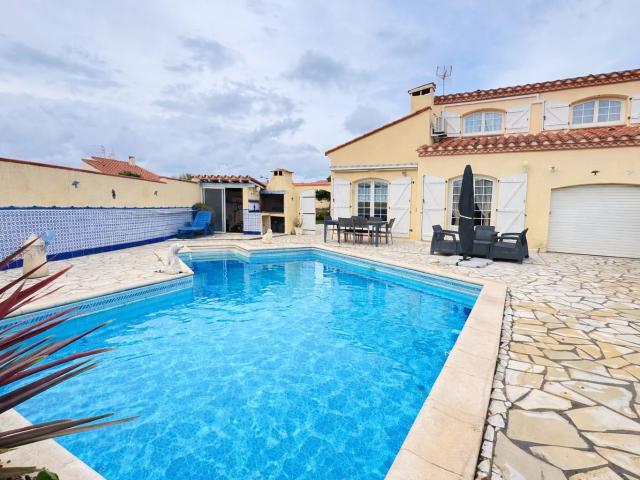 Villa 3 faces de 122 m² avec piscine