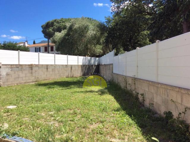 Villa 3 faces de 126,70 m2 sur 327 m2 de terrain avec garage et